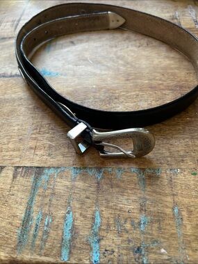 Classic Black Men's Leather Belt with Sculpted Silver Buckle